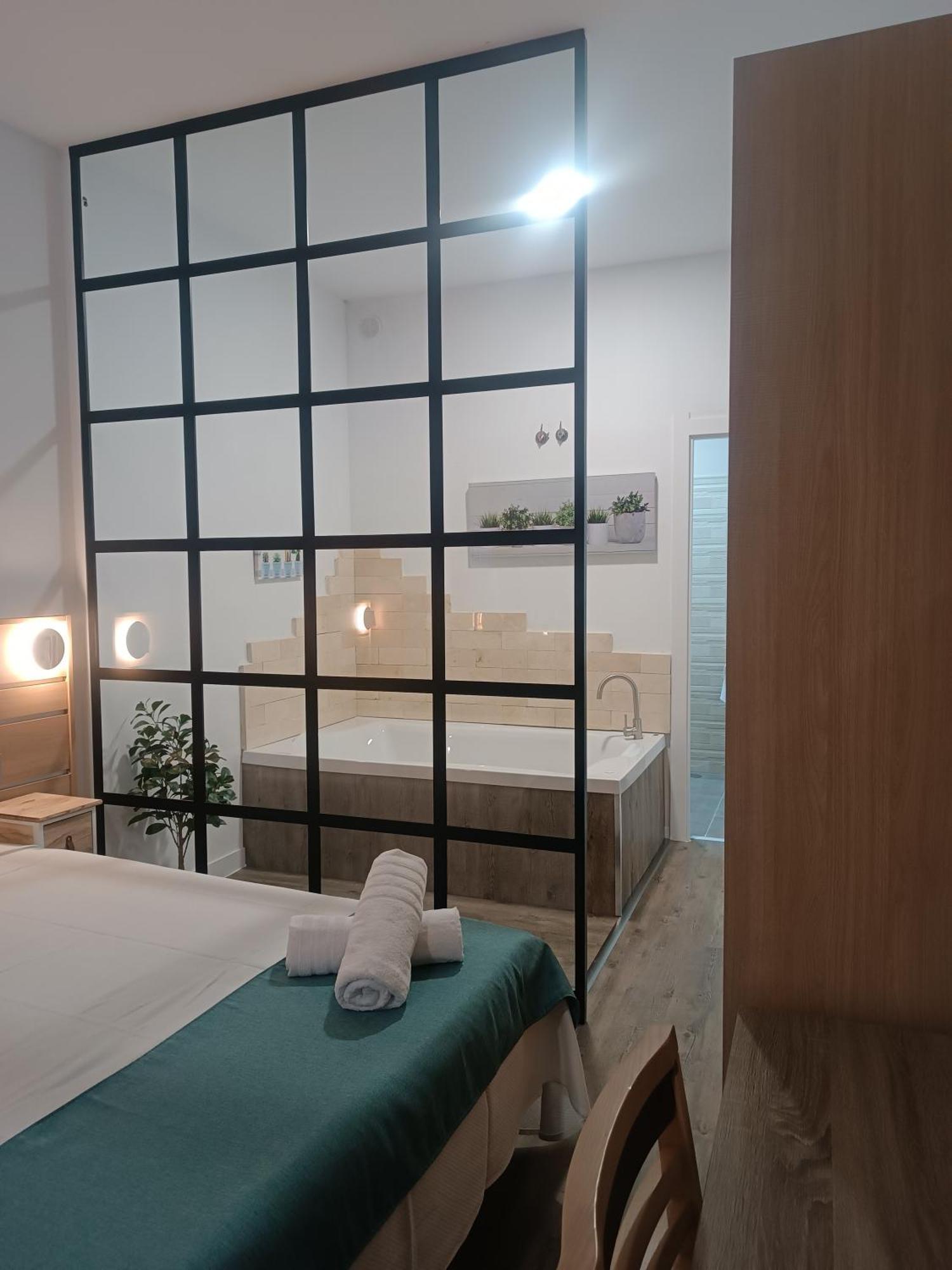 Apartamentos Turisticos Avila Puerta De San Vicente 0-2 Extérieur photo